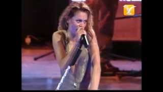 Paulina Rubio Y Yo Sigo Aquí Festival de Viña 2002 [upl. by Iridis210]