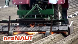 Feuerwagen hinter Traktor  der Boden wird schon mal aufgewärmt Fire dolly on a field [upl. by Eicam]