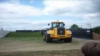 JCB 434s Loading Shovel Clamping Silage [upl. by Trevlac]