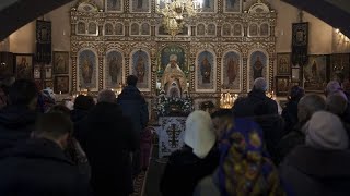 Ukrainisches Parlament will russischkontrollierte orthodoxe Kirche verbieten [upl. by Suoilenroc369]