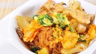 Thai Food StirredFried Noodles with 3 Flavours Vegan Woon Sen Pad Sam Ros Jay [upl. by Citron]