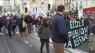 Marseille des enseignants en grève pour lancer quotun avertissementquot à leur ministre  AFP Images [upl. by Nawram]