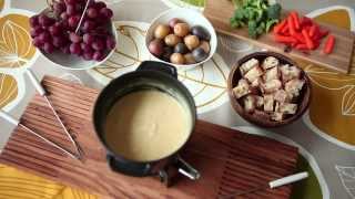 Fondue au fromage classique [upl. by Ardnalac]