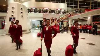 Flash Mob At Delhi Airport  Holi Celebration By Spice Jet Crew  Holi Dance At Delhi Airport [upl. by Aidua]