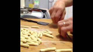 Strascinati Innamorati orecchiette maccheroni e troccoli del Gargano fatti a mano [upl. by Yovonnda]