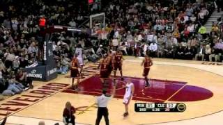 Dwyane Wade assist LeBron James for the one hand alley oop lay up and one vs Cleveland Cavaliers [upl. by Benetta]