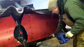 How to install a cutting edge on Boss v plow  Plow cutting edge on my F250 Powerstroke 73 [upl. by Minnaminnie64]