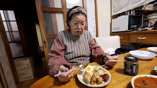 92 Year old Grandma Try Nasi Lemak For the First Time in her Life [upl. by Lekar]