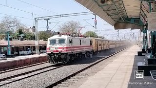 19219 IndoreVeraval Mahamana express and single Loco Skipping Keshod [upl. by Reuven]