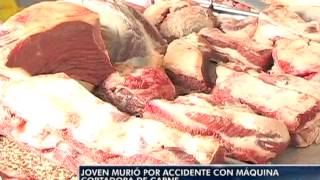 Joven murió por accidente con máquina cortadora de carne [upl. by Relyhs97]