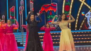 Saba Qamar and Reema Khan dance at Lux style awards luxstyleawards reemakhan sabaqamar [upl. by Arehc]