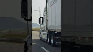 Freightliner Cascadia automobile smarttrucking truckdriver smarttrucking shortsvideo [upl. by Neirbo]