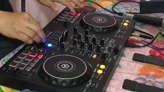 Pioneer DDJ 400 performing scratching [upl. by Swarts794]