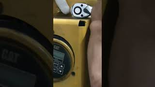 Pyrometer Cat 3516servicegenset [upl. by Linders520]