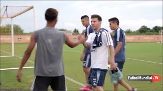 Lionel Messi asombró a un grupo de jóvenes al salir de las prácticas  2015 [upl. by Christean]