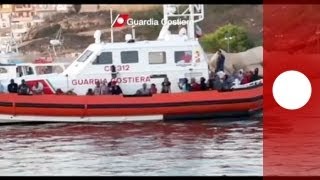 Dutzende Flüchtlinge ertrinken mit Boot vor Lampedusa [upl. by Rehtae]