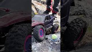 PERFORMANCE SCALE FITTING THROUGH A NARROW GATE rccrawler rcscale rccompcrawling [upl. by Dolf]