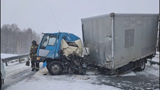 Водитель Toyota Dyna погиб в ДТП в Новосибирской области [upl. by Herrington]