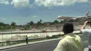 landing at Tegucigalpa Honduras Toncontin airport May 2009 [upl. by Afrikah]