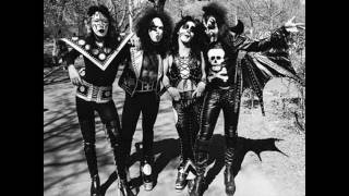 Kiss  Strutter Demo 1973 [upl. by Alyakem]