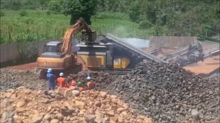 Rubble Master RM 100GO  MS 100GO crushing basalt rock [upl. by Lilaj]