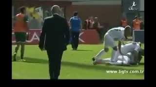 Turkish Fan Tries to Attack Goal Keeper and gets Beaten  Kasimpashoy Vs Bursaspor [upl. by Messere]