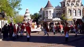 La Cavalcade de Noël  13 novembre 2013  Disneyland Paris [upl. by Reinnej52]