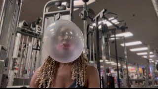 Dubble Bubble Bubblegum Huge bubbles Upper Body Workout bubblegumblowing dubblebubble viral [upl. by Anaele]