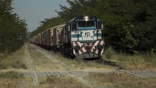 GM EMD GT22CW 9053 de trompa corta con sentido ascendente con el tren cementero  53 vagones [upl. by Elocn265]