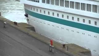 Kreuzfahrtschiff Albatros Unfall in Bremerhaven [upl. by Eckhardt]