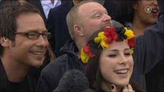 Lenas Ankunft auf dem Flughafen Hannover 30 Mai 2010 [upl. by Aicillyhp]