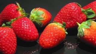 Rotting Strawberry TimeLapse  Erdbeeren im Zeitraffer [upl. by Nivlag858]