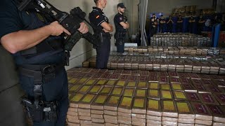 Decomiso récord en España de 95 toneladas de cocaína llegada de Ecuador  AFP [upl. by Korella472]