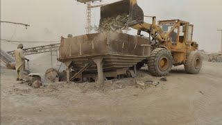 950C Old Caterpillar Wheel Loader  How Loading Big Stone Old Caterpillar Wheel Loader [upl. by Adok]