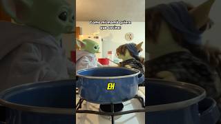 No puede evitar enseñar sin gritar 🥲humor meme babyyoda cocinar [upl. by Oneladgam]