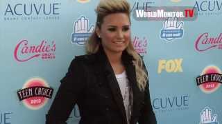 Demi Lovato Sizzling Hot arrives at 2013 Teen Choice Awards Blue Carpet [upl. by Sel]