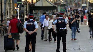 Abatido un hombre que intentaba atacar una comisaría de Cornellà [upl. by Studnia]