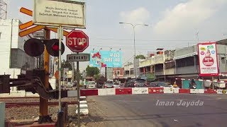 Perlintasan Kereta Api Jl Raya Pantura Pekalongan [upl. by Adnolehs400]