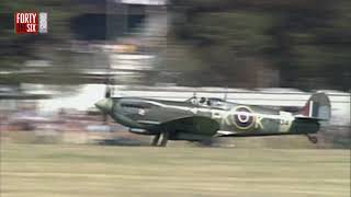 Spitfire vs P51 Mustang in action at Goodwood Revival [upl. by Cowan326]