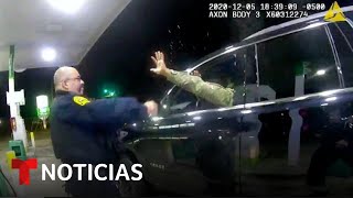 Despiden a uno de los policías que detuvo a Caron Nazario  Noticias Telemundo [upl. by Eilerua]