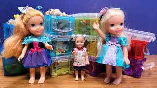 Packing  Elsa amp Anna toddlers are moving again  Barbie dolls [upl. by Ziwot]