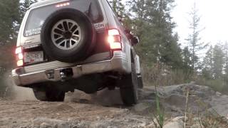 Mitsubishi Pajero 25quot straight pipe exhaust sound [upl. by Safir136]