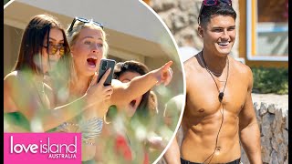 Girls lose their minds when MAFS Al Perkins walks in  Love Island Australia 2022 [upl. by Mcneil]