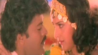 Lashkara Lashkara  Chiranjeevi Meenakshi Seshadhri Aaj Ka Goondaraaj Song [upl. by Anirroc]