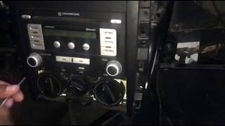 Quitar estereo original de jetta mk4 Clasico y golf entre otros [upl. by Gelman]