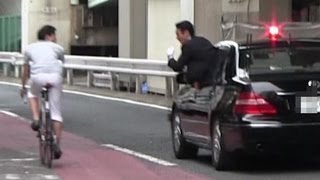 警視庁SP箱乗り 安倍晋三総理大臣 警護車 パトカー SP 激しく自転車を警戒 Japanese Prime minister Motorcade 201369 [upl. by Mcleroy266]