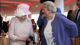 Queen Elizabeth Meets Hyacinth Bucket  Dame Patricia Routledge  Chichester Theatre 2017 [upl. by Cynthla]