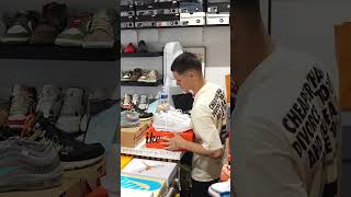 Ce client est venu enervé avec 4 grosses paires👀 sneakers swavekiqs resell offwhite jordan [upl. by Kikelia185]