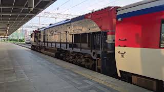 Korail 7406 leading Mugunghwa Train at Seoul Station korail train [upl. by Netsryk745]