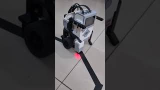 Fast and Accurate Line Follower using EV3 [upl. by Livingstone]